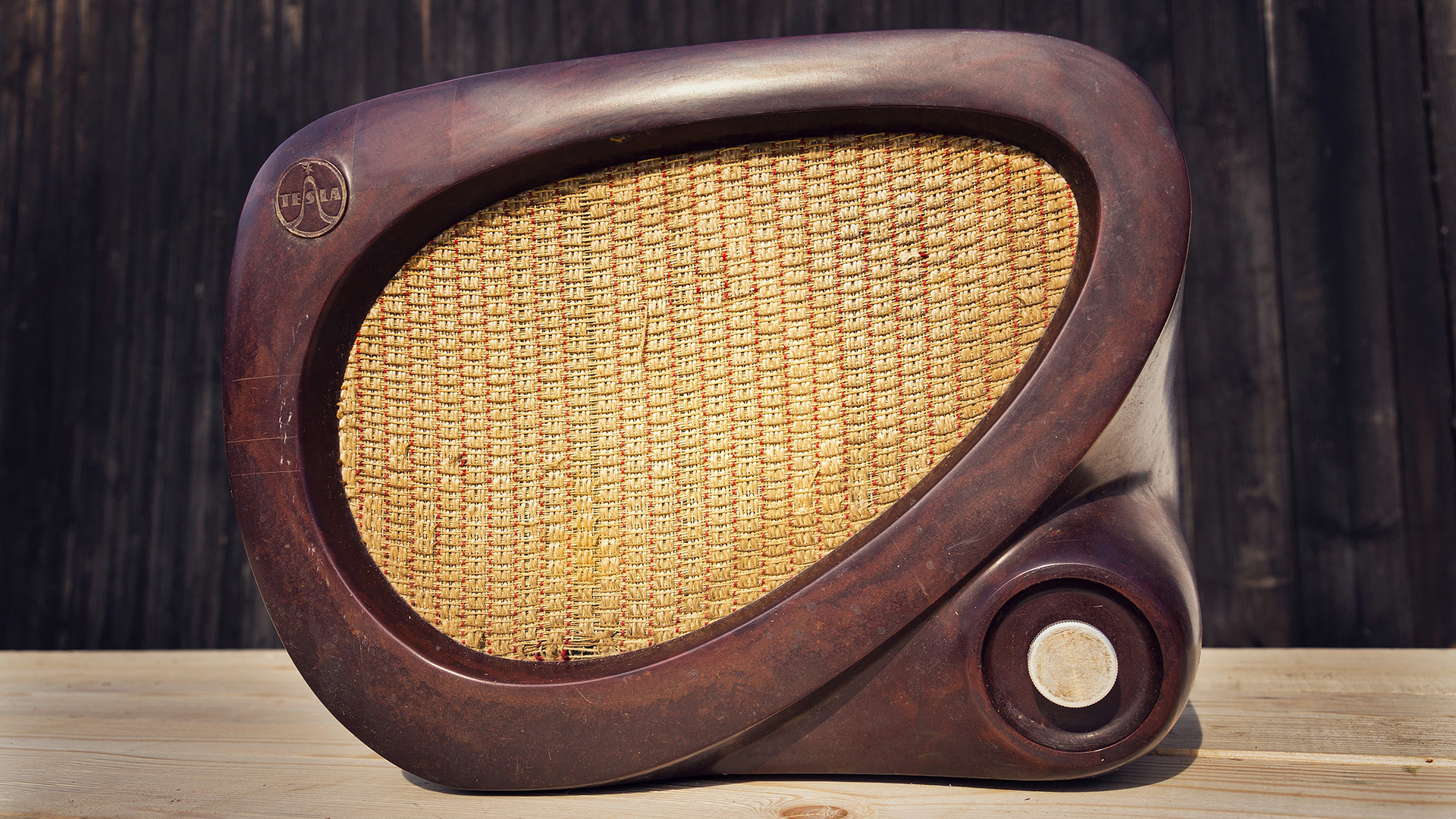 AdobeStock_154284892 Illustration of the difference between the linear economy and the circular economy